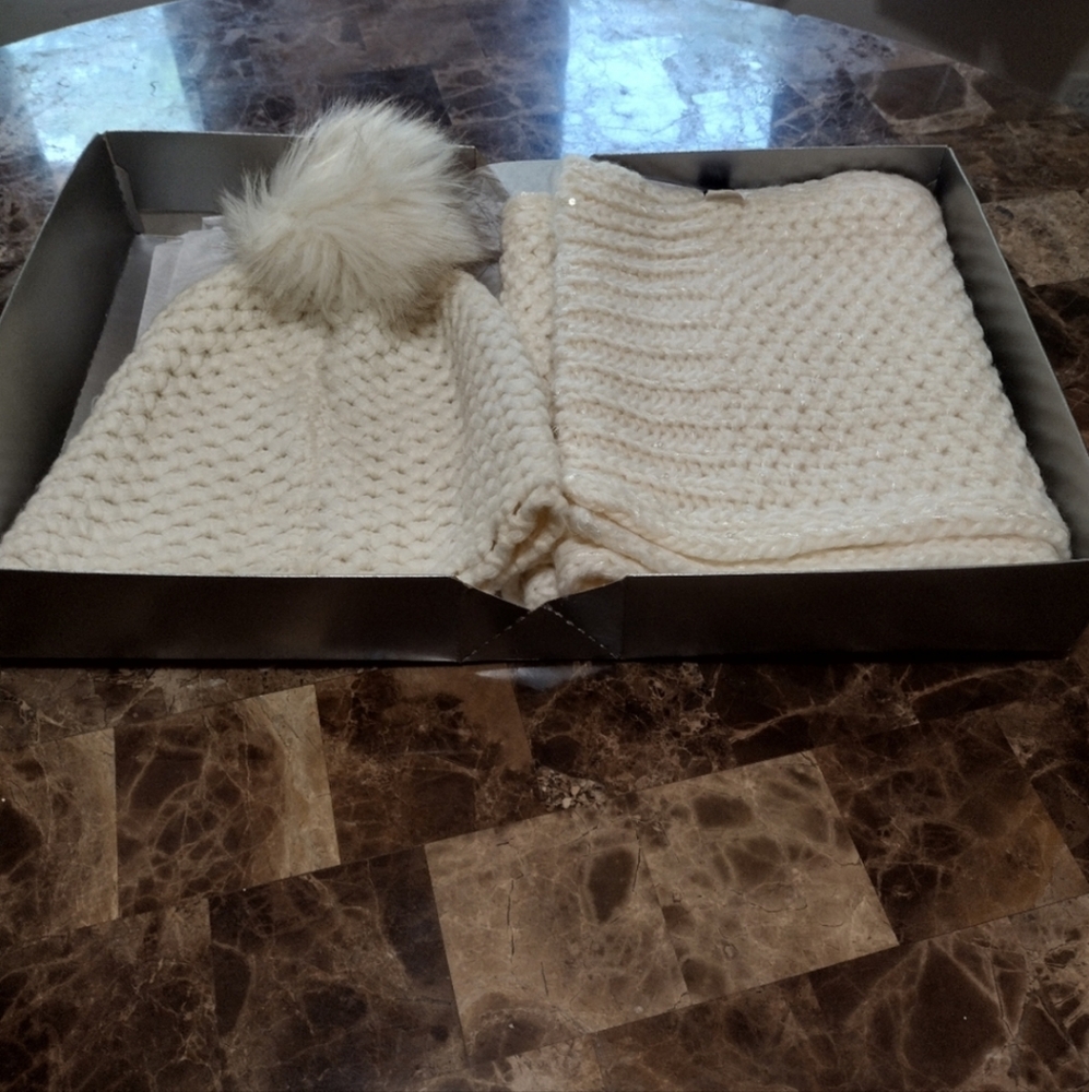 Hat & Scarf Set - Picture 1 of 10